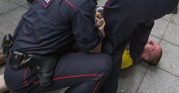 Мужчина догнал на машине и избил полицейского на Ставрополье